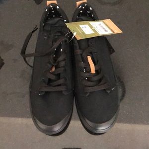 NWT Reef shoes